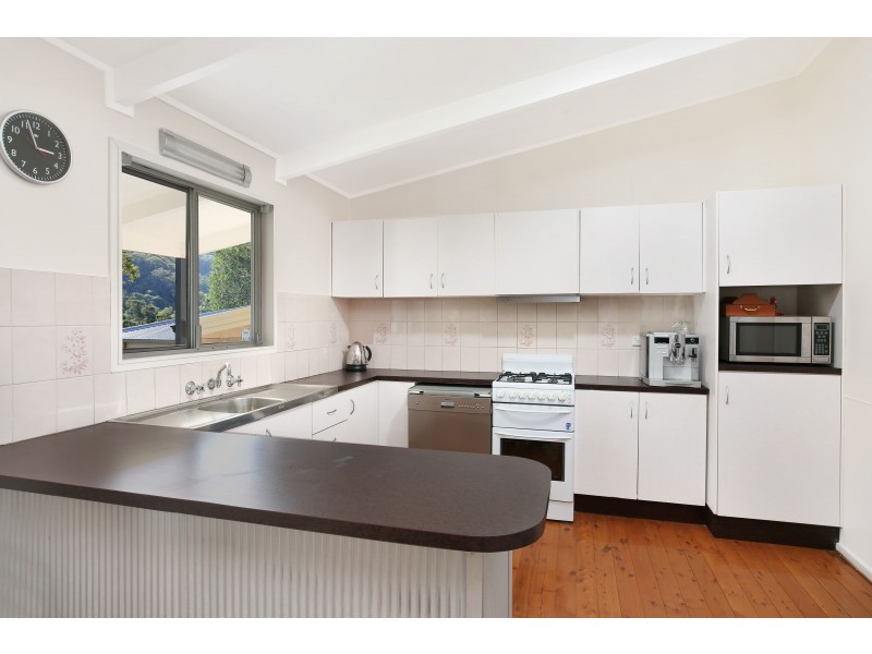 29 Avon Parade, Mount Kembla NSW 2526