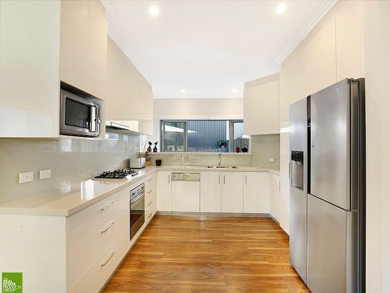 6 Toorak Avenue, Mangerton NSW 2500