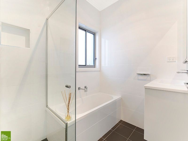 6 Toorak Avenue, Mangerton NSW 2500