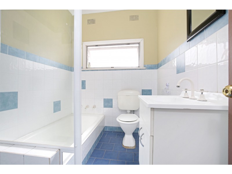 1/29 Iris Avenue, Coniston NSW 2500