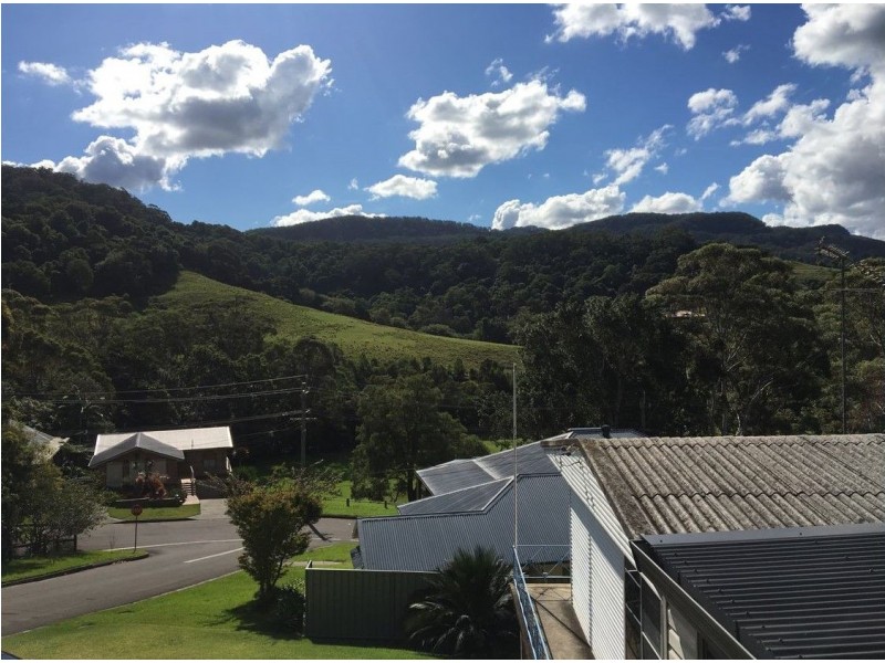 3 Bradley Avenue, Mount Kembla NSW 2526