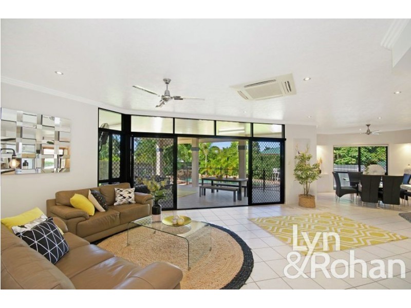 2 Hilton Way, Mount Louisa QLD 4814