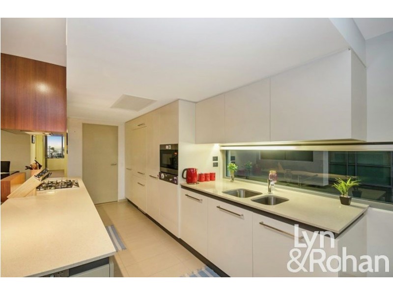 2409/6 Mariners Drive, Townsville City QLD 4810