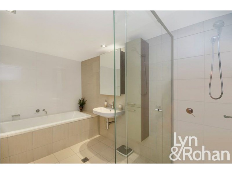 2409/6 Mariners Drive, Townsville City QLD 4810