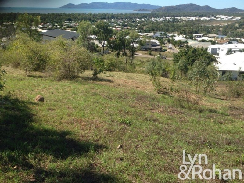 3 Bray Ct, Bushland Beach QLD 4818