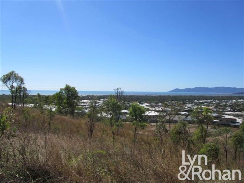 3 Bray Ct, Bushland Beach QLD 4818