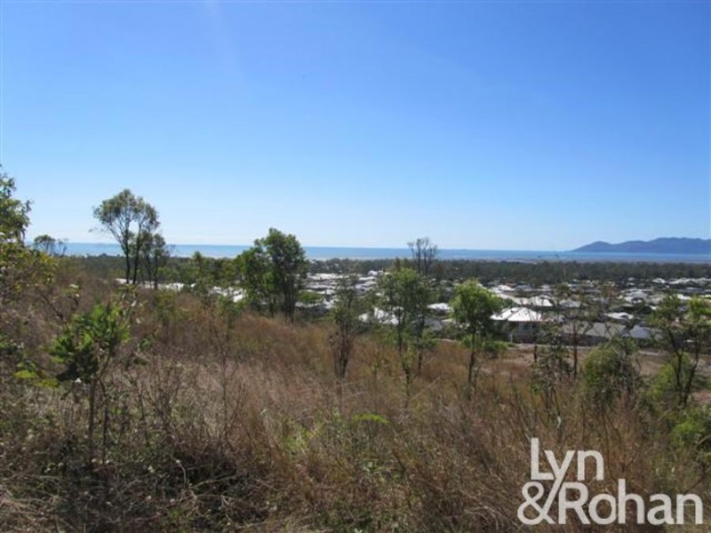 3 Bray Ct, Bushland Beach QLD 4818