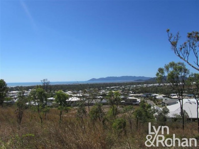 3 Bray Ct, Bushland Beach QLD 4818