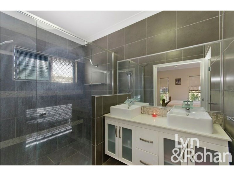 6 Batiki Circuit, Burdell QLD 4818