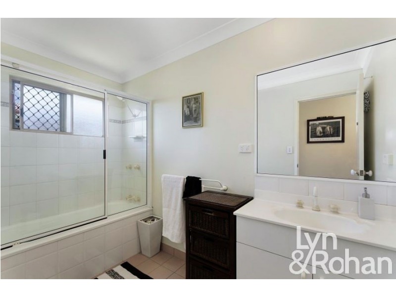 27 Bishop Street, Belgian Gardens QLD 4810