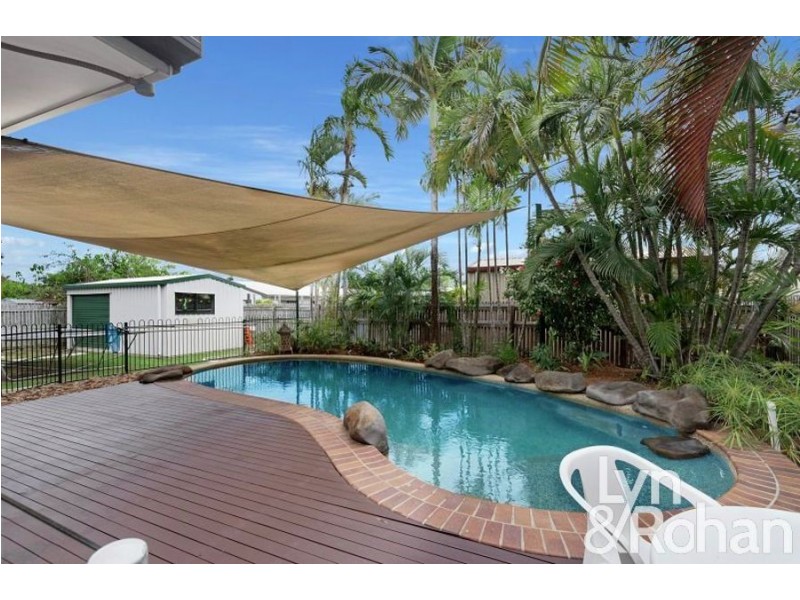 110 Whitsunday Dr, Kirwan QLD 4817