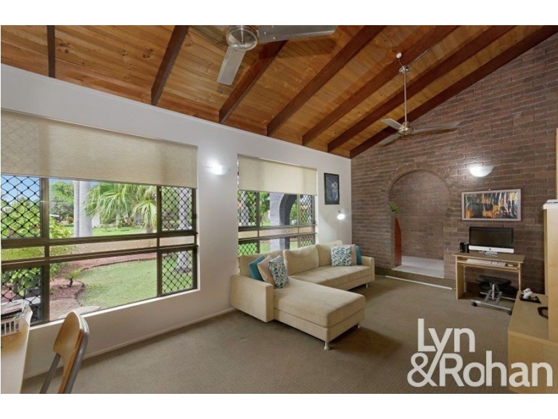 110 Whitsunday Dr, Kirwan QLD 4817