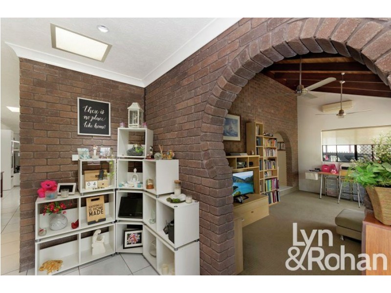 110 Whitsunday Dr, Kirwan QLD 4817