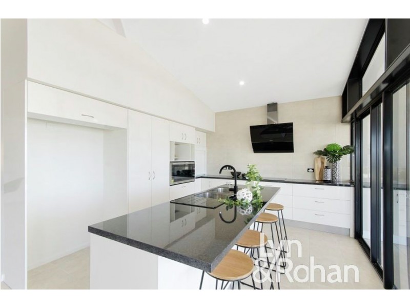 9 Phantom Place, Mount Louisa QLD 4814