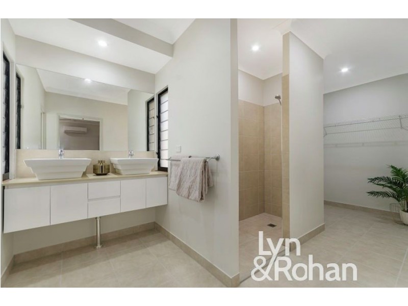 9 Phantom Place, Mount Louisa QLD 4814