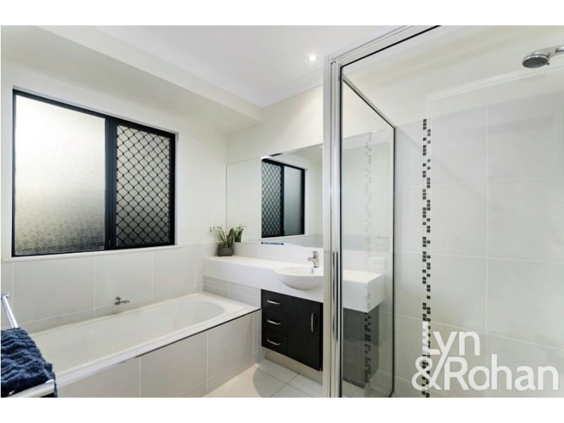 25 Stoneville Circuit, Mount Louisa QLD 4814