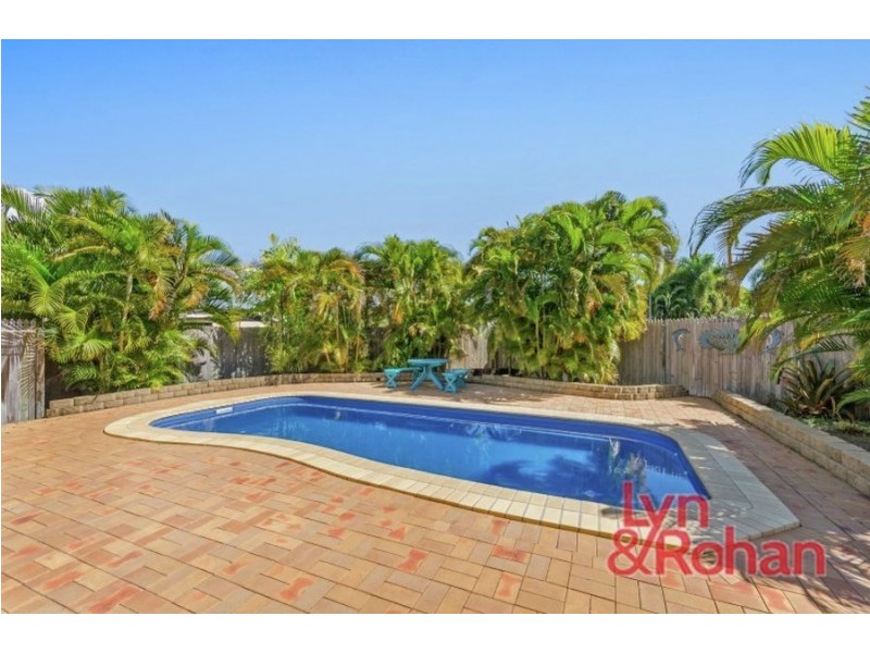 1 Gernika Court, Bushland Beach QLD 4818