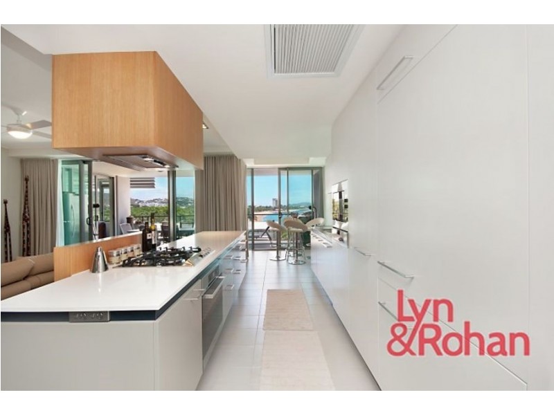 2504/6 Mariners Drive, Townsville City QLD 4810