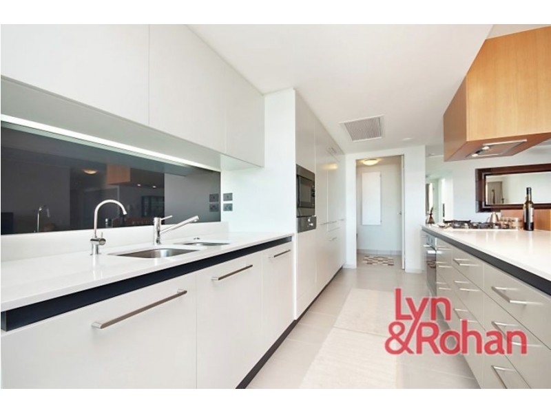 2504/6 Mariners Drive, Townsville City QLD 4810