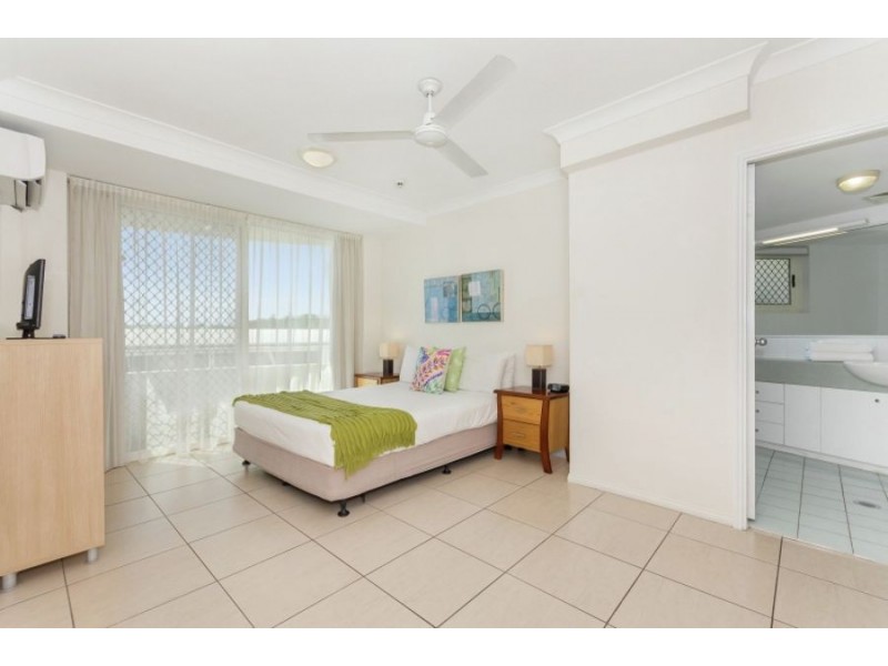 8/7 Mariners Drive, Townsville City QLD 4810