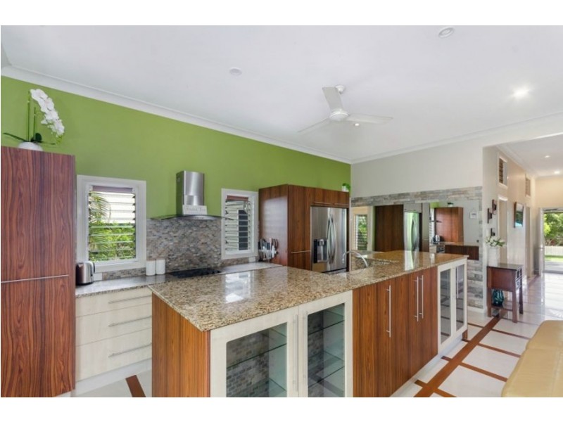 13 Leigh Street, West End QLD 4810