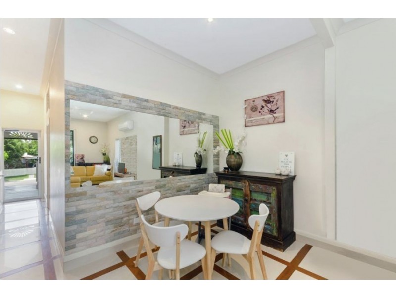 13 Leigh Street, West End QLD 4810