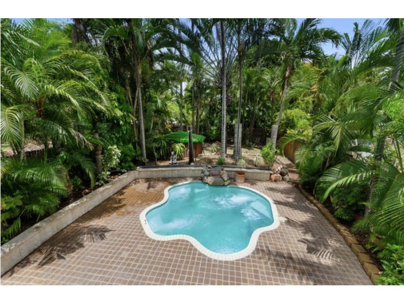 13 Leigh Street, West End QLD 4810