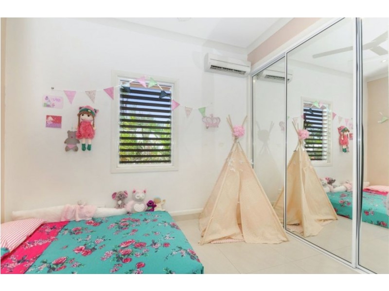 13 Leigh Street, West End QLD 4810