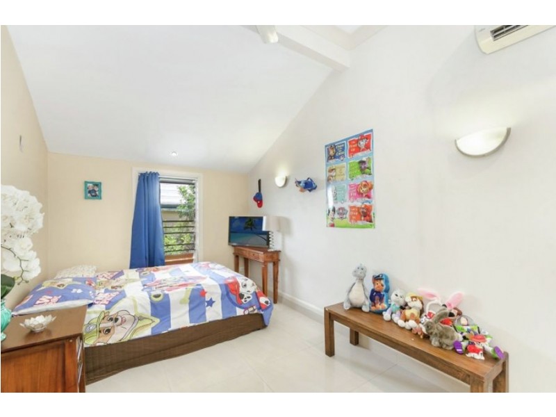 13 Leigh Street, West End QLD 4810