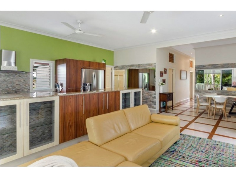 13 Leigh Street, West End QLD 4810