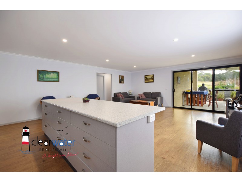 8 Swan Ridge Place, Moruya NSW 2537