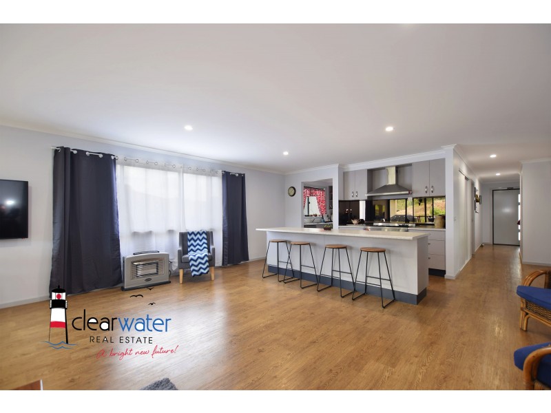 8 Swan Ridge Place, Moruya NSW 2537