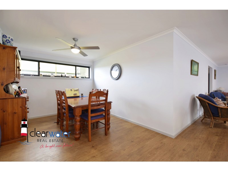 8 Swan Ridge Place, Moruya NSW 2537