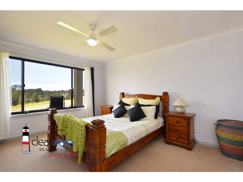 8 Swan Ridge Place, Moruya NSW 2537