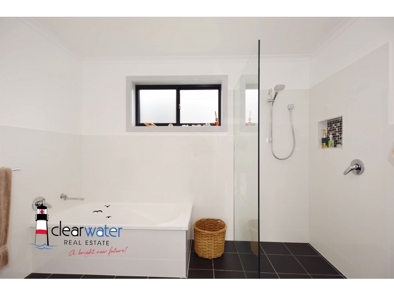 8 Swan Ridge Place, Moruya NSW 2537