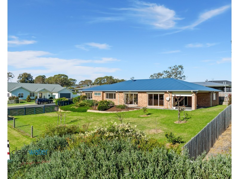 2 Braemar Dr, Moruya NSW 2537