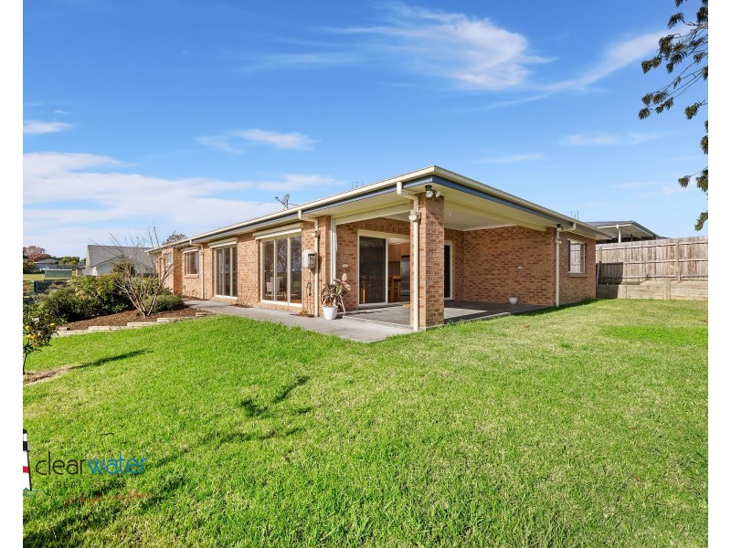 2 Braemar Dr, Moruya NSW 2537