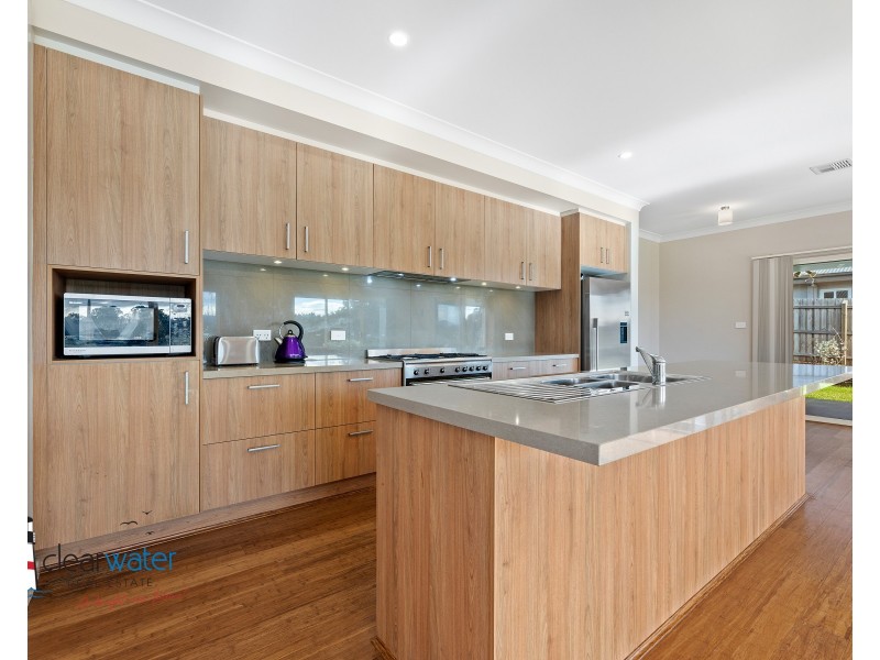 2 Braemar Dr, Moruya NSW 2537