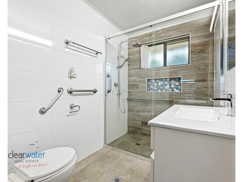 6 Ryan Pl, Moruya NSW 2537