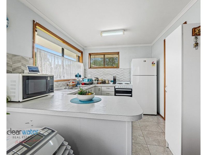 6 Ryan Pl, Moruya NSW 2537