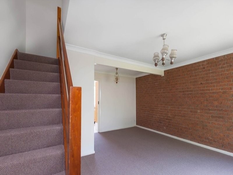 4/18 Westmoreland Road, Minto NSW 2566