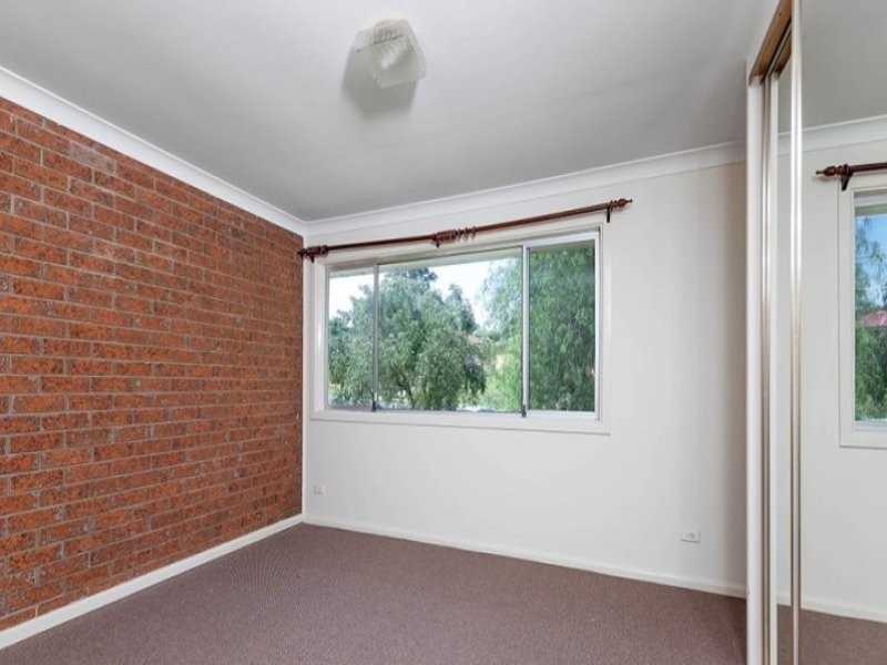 4/18 Westmoreland Road, Minto NSW 2566