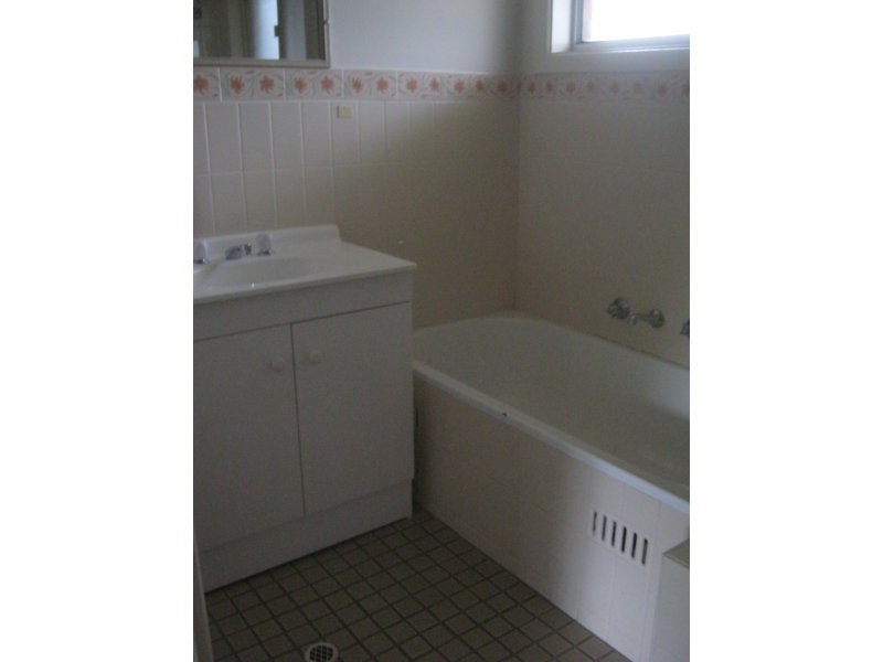 4/18 Westmoreland Road, Minto NSW 2566