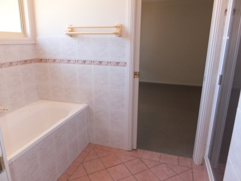 4/6 Beechwood Street, Ourimbah NSW 2258