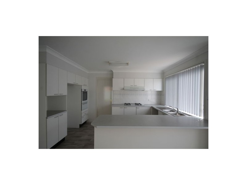 43 Lyndhurst Court, Wattle Grove NSW 2173