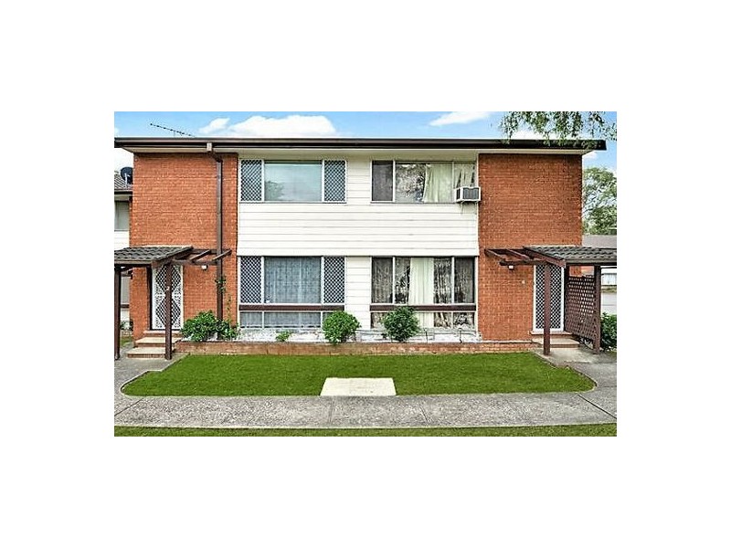 1/18 Westmoreland Rd, Minto NSW 2566