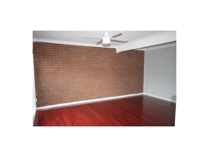 1/18 Westmoreland Rd, Minto NSW 2566