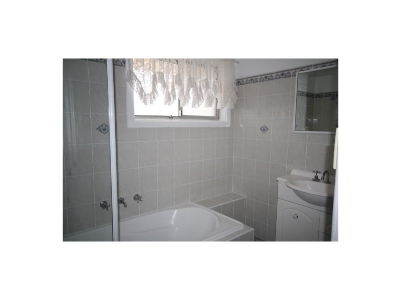 1/18 Westmoreland Rd, Minto NSW 2566