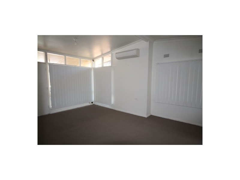 15 Manila Road, Lethbridge Park NSW 2770