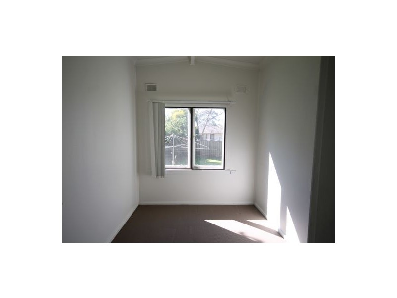 15 Manila Road, Lethbridge Park NSW 2770